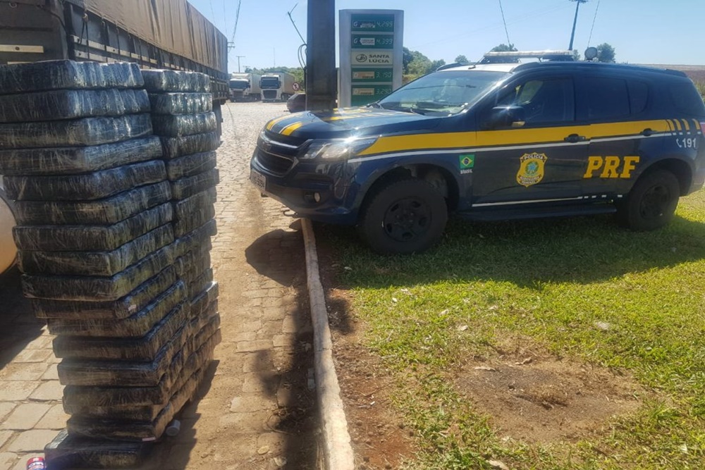 PRF apreende mais de 363 kg de maconha em cabine de caminhão na BR-158 em Panambi