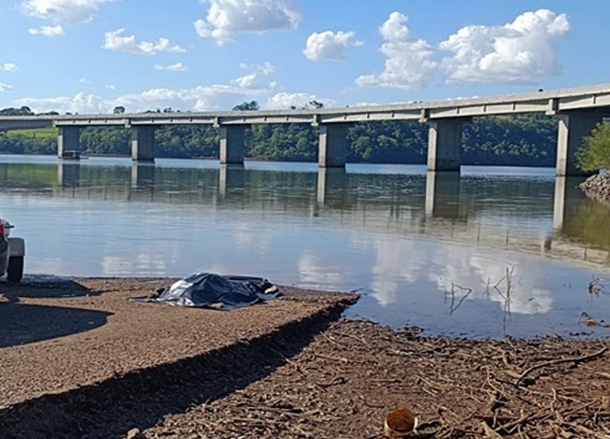 Mulher morre ao pular da ponte no Rio Uruguai