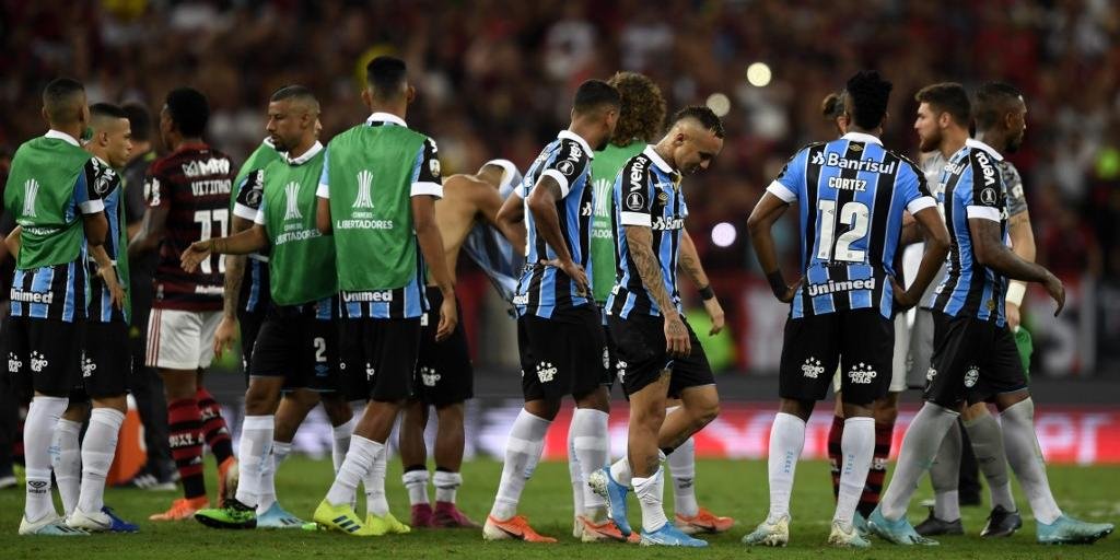 Grêmio dá vexame, sofre 5 a 0 do Flamengo e está fora da Libertadores