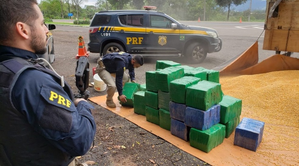 PRF apreende três toneladas de maconha na BR-386, em Lajeado