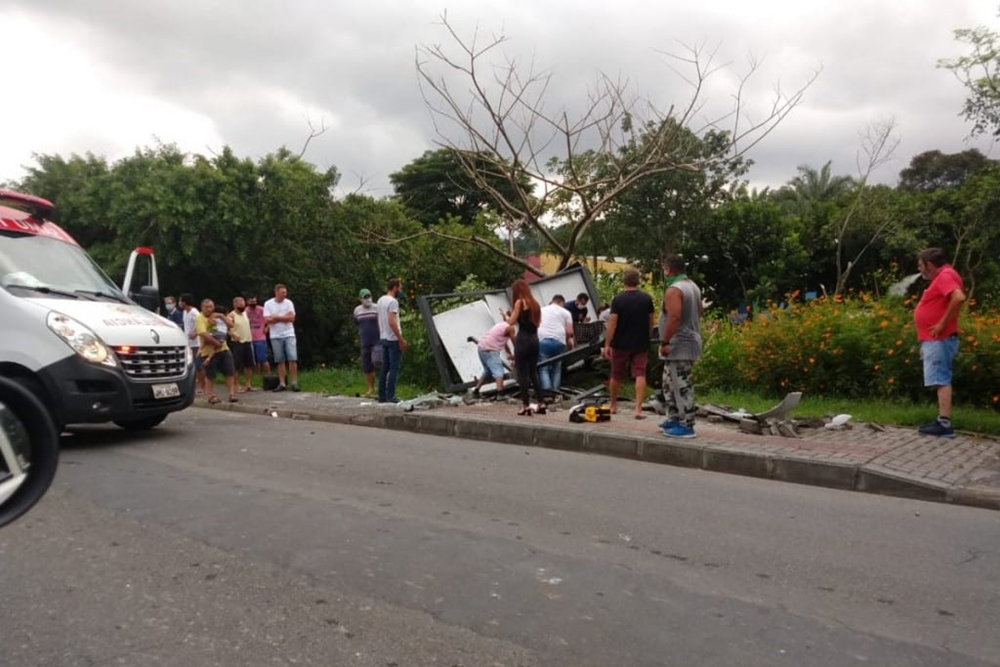 Mulher morre após ser atropelada em um ponto de ônibus em Santa Catarina