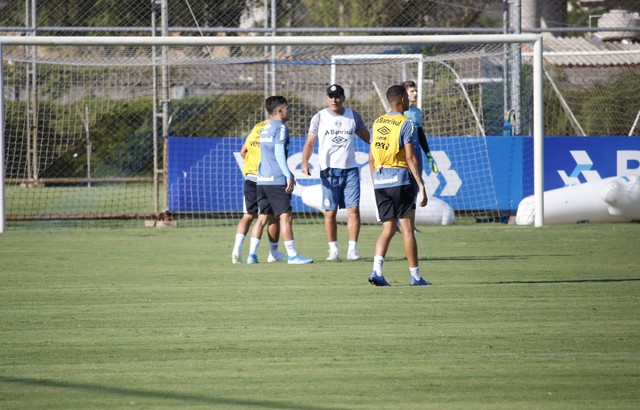 Renato fecha parte do treino, trabalha pênaltis e mantém mistério para o Gre-Nal