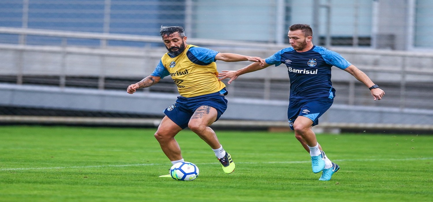 Grêmio se reapresenta com coletivo para reservas e presenças de Douglas e Arthur