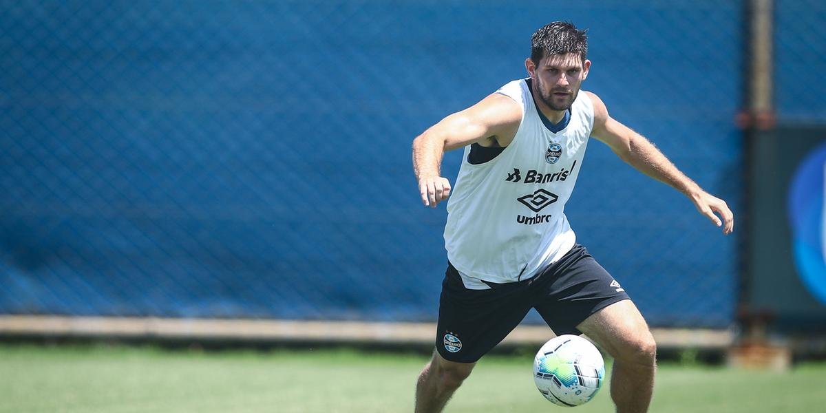 Grêmio enfrenta o Santos tentando quebrar série sem vencer no Brasileirão