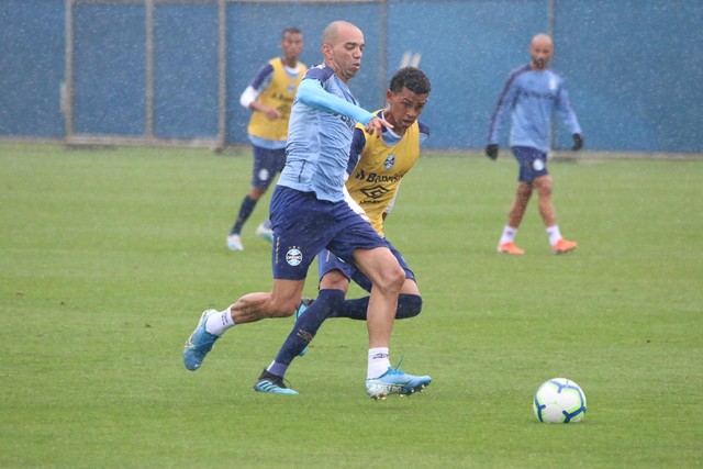 Grêmio x Bahia: Tardelli participa de coletivo e volta a ficar à disposição de Renato