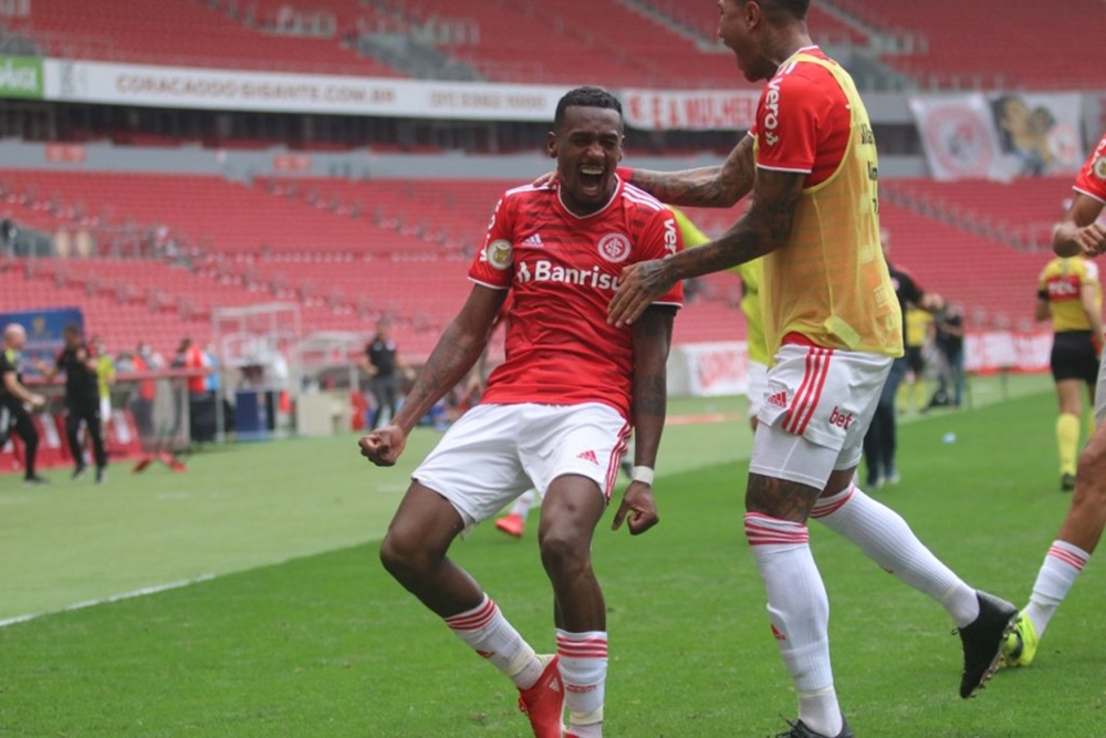 Internacional vence o Fortaleza com gol de Edenilson no fim do jogo