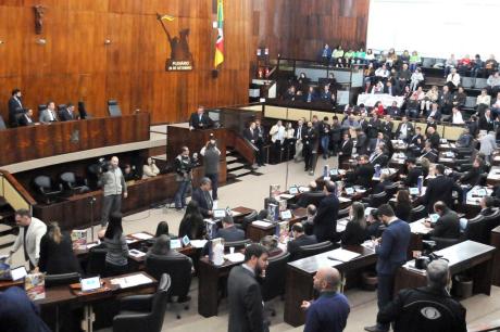 Aprovado o fim da aposentadoria especial dos deputados no RS