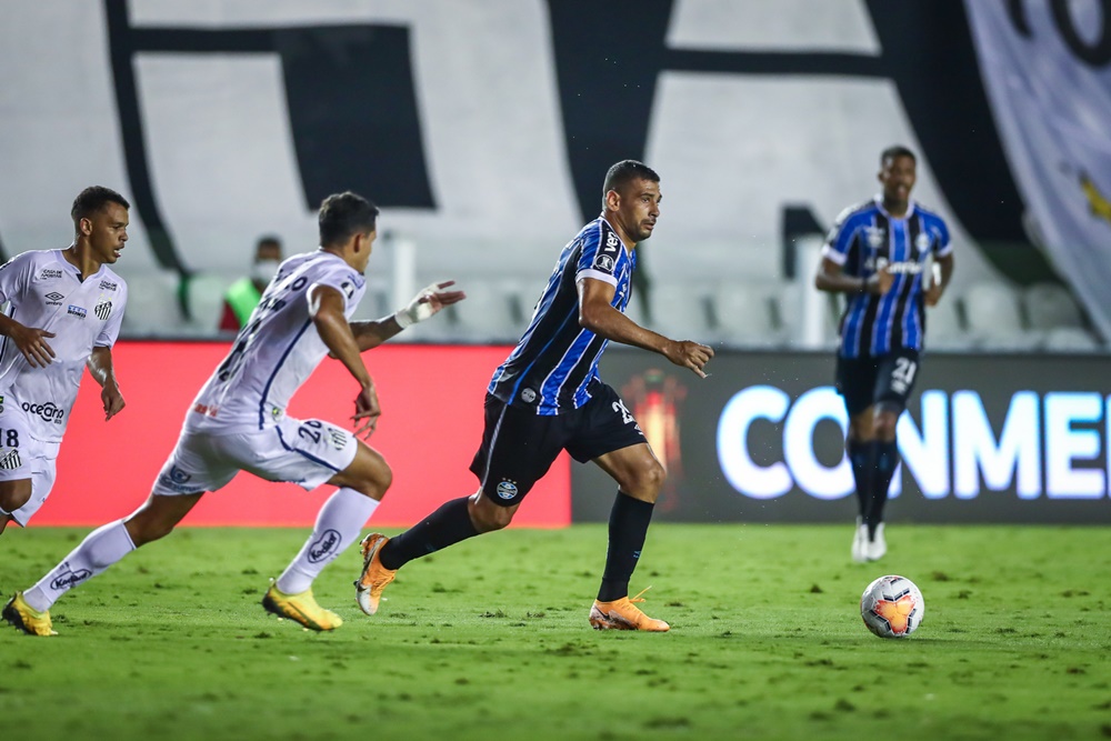 Grêmio é superado pelo Santos e deixa a Libertadores nas quartas de final.