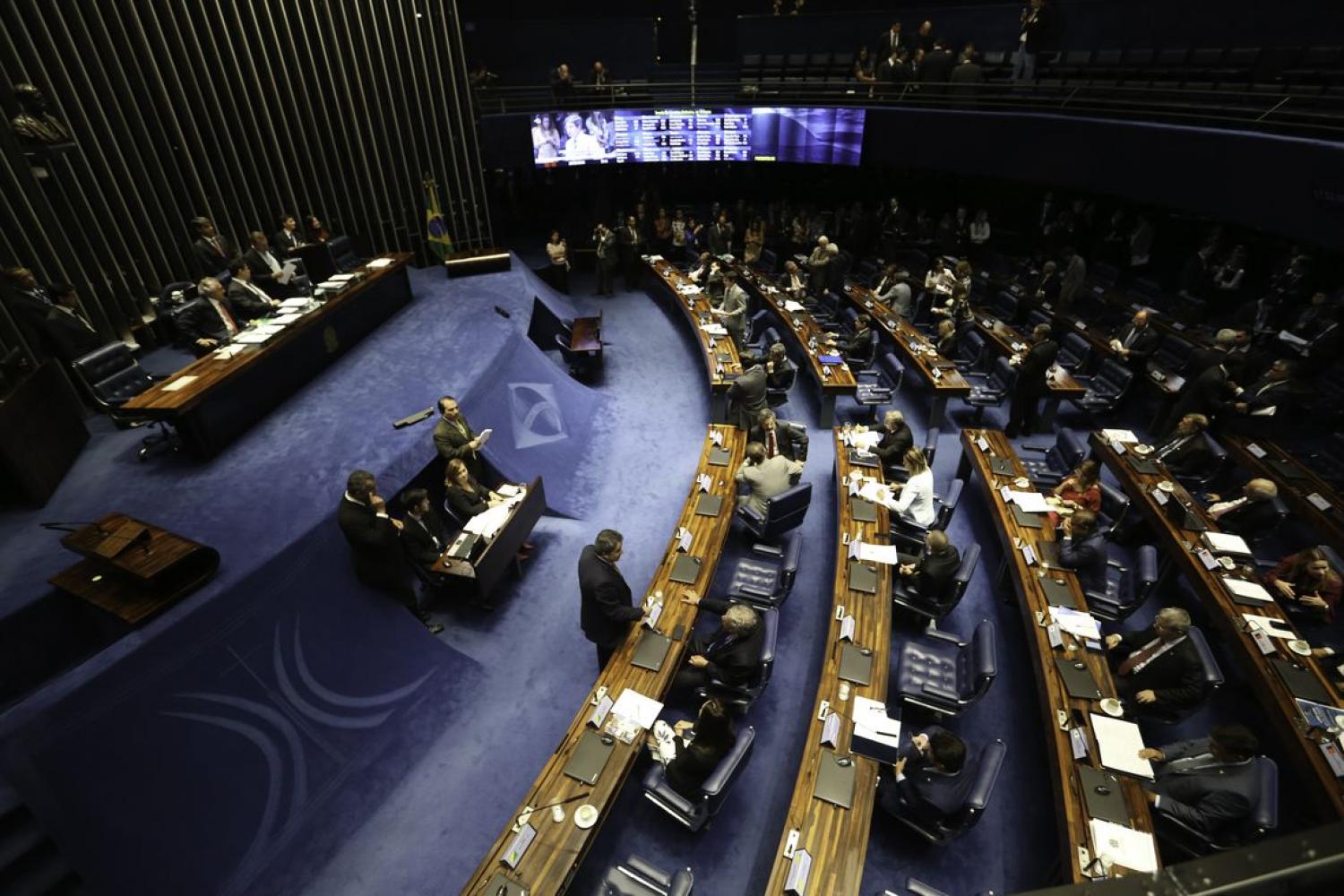 Senado aprova desconto maior na conta de luz de famílias carentes