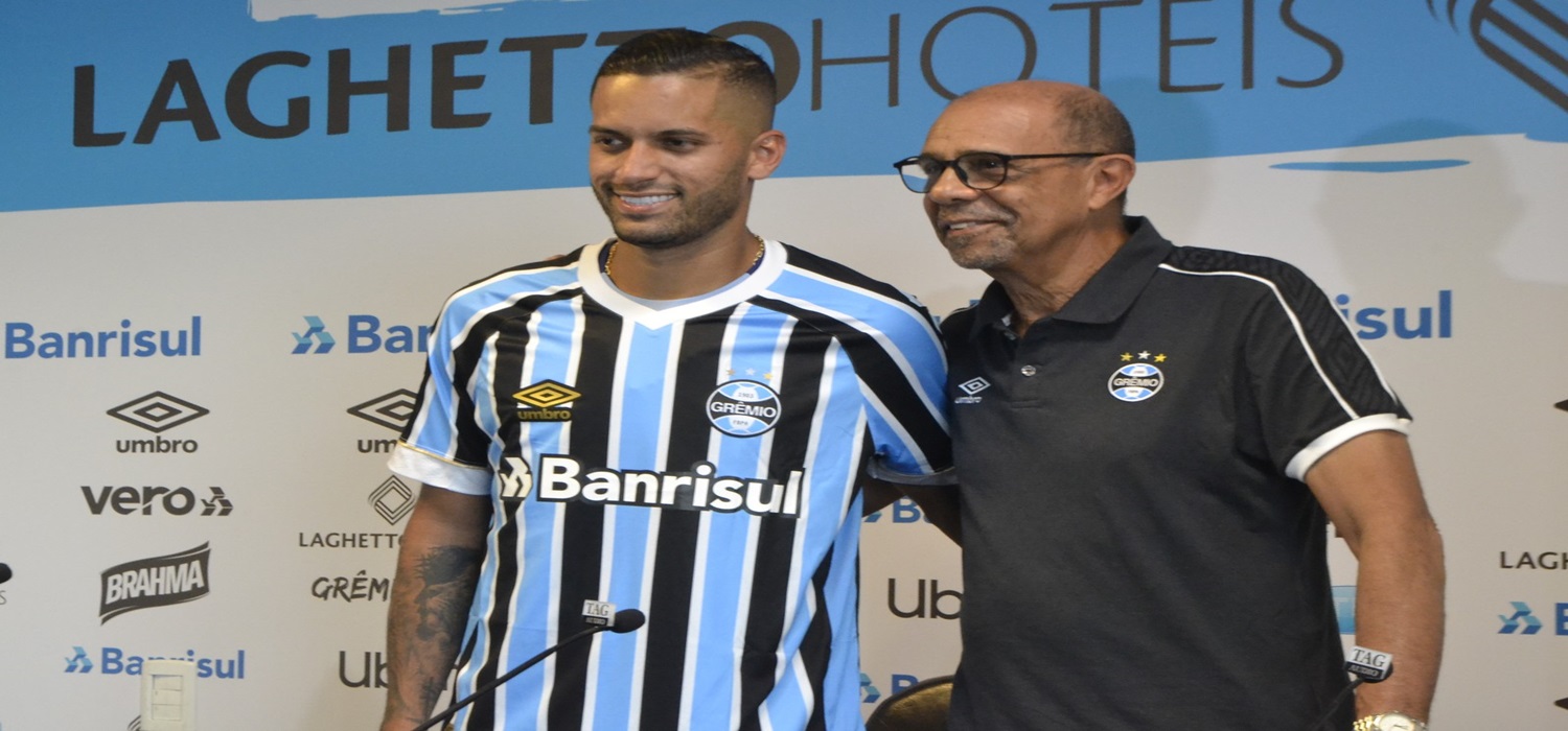 Apresentado pelo Grêmio, Rômulo rebate desconfiança: “A gente não desaprende a jogar bola” 