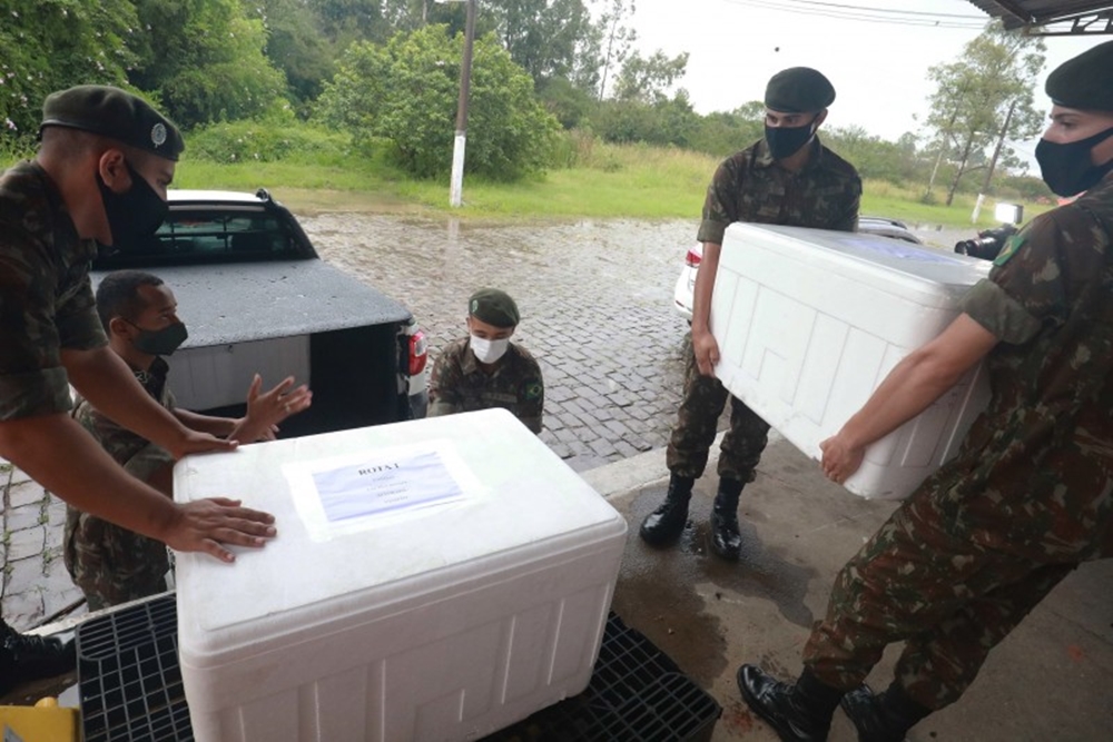 Estado e Exército distribuem 16,5 mil medicamentos do kit intubação a 24 hospitais