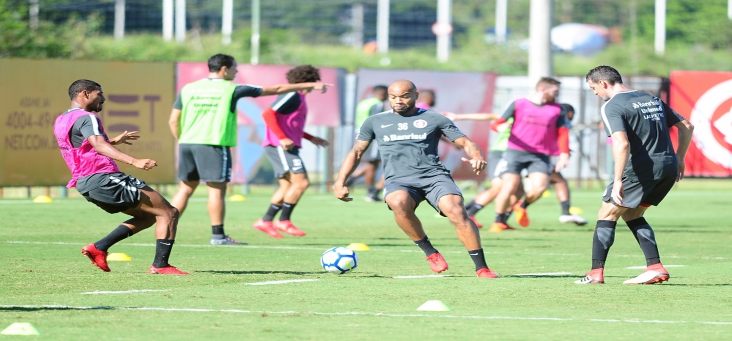 Inter deve ter Gabriel Dias e Nico López contra o Vitória em Salvador