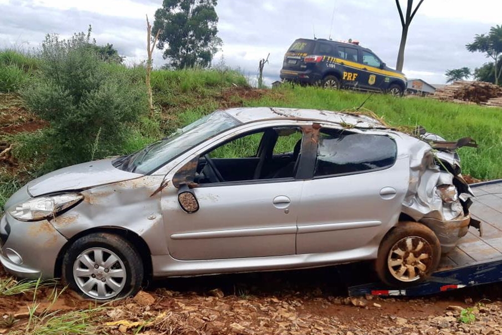 Veículo envolvido em acidente transportava 12 pessoas na BR-386 em Seberi