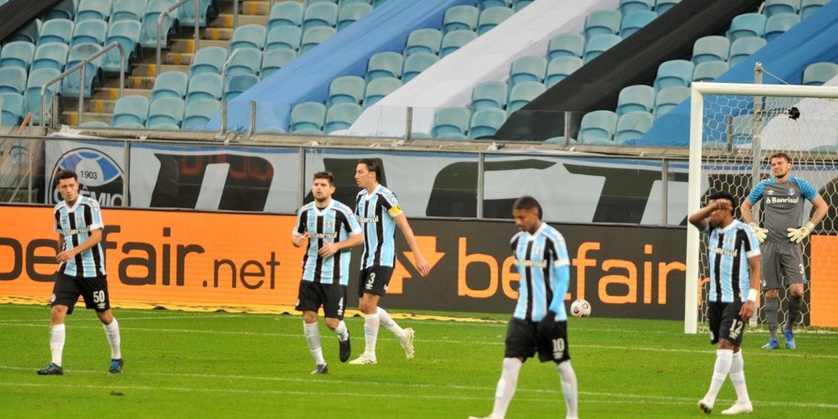 Grêmio perde de virada para a LDU e está eliminado da Sul-Americana