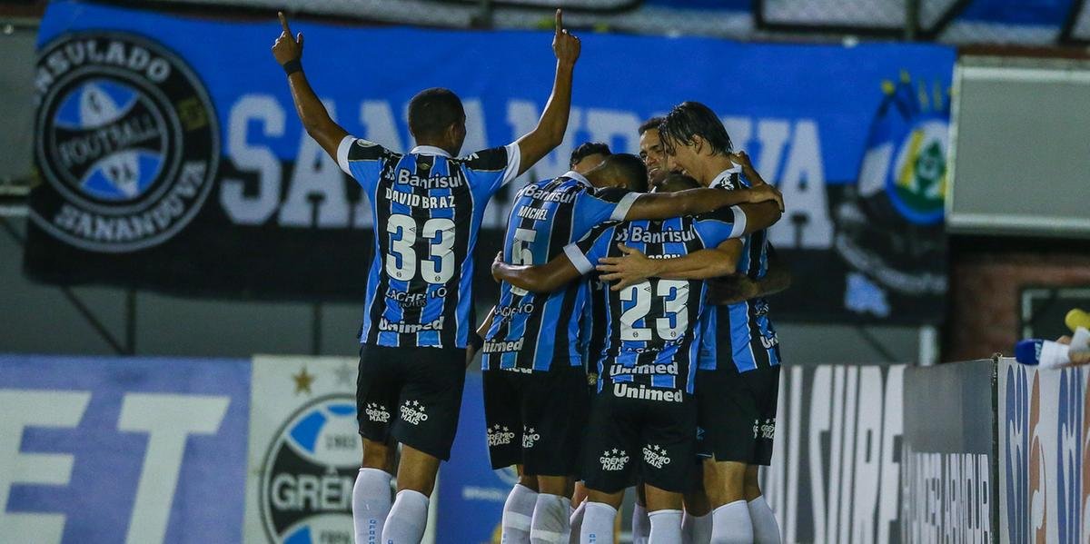 Grêmio faz gols no primeiro tempo e vence Ceará em Caxias do Sul