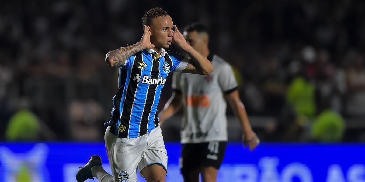 Grêmio sai atrás, mas vira e vence o Vasco em São Januário