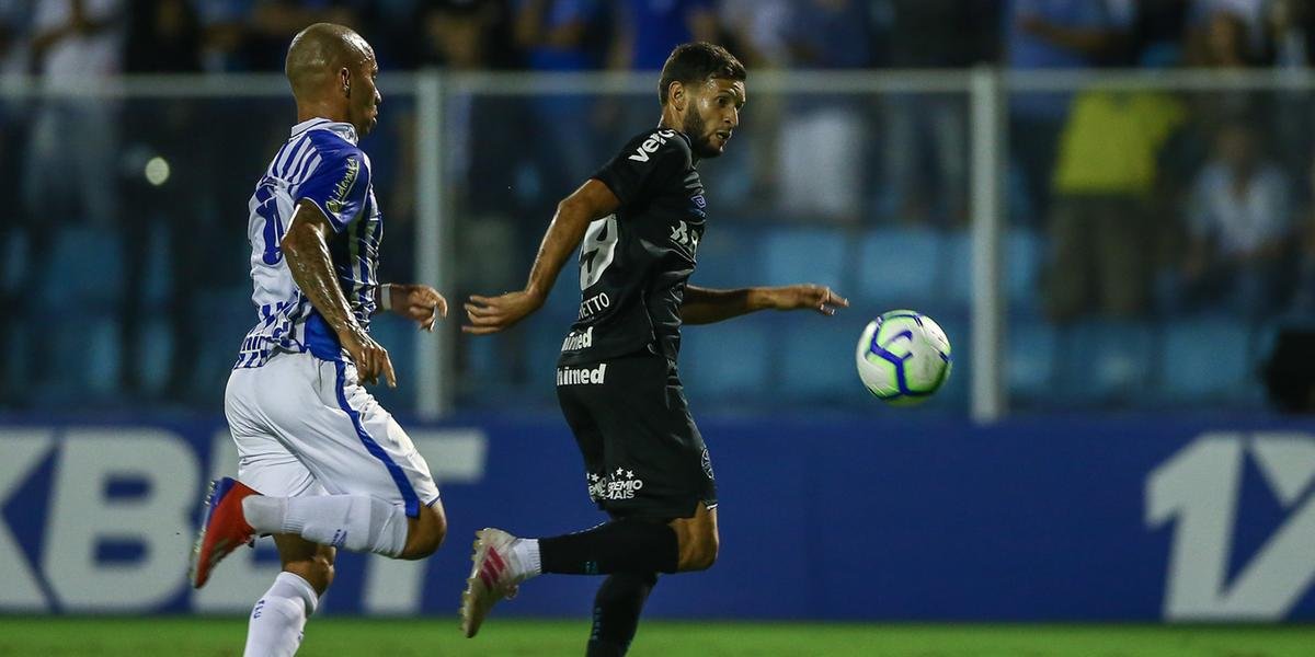 Grêmio sai na frente, mas empata com o Avaí em jogo de baixa qualidade