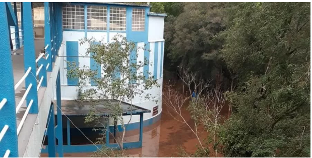 Centro Hidroterápico Osvaldo Cruz de Iraí está cercado pela água