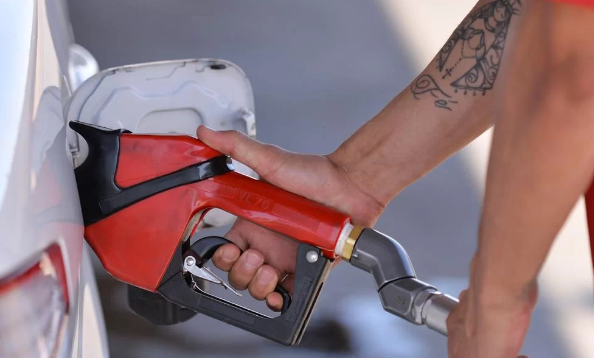 Puxada pela gasolina, inflação fica em 0,71% em março, diz IBGE