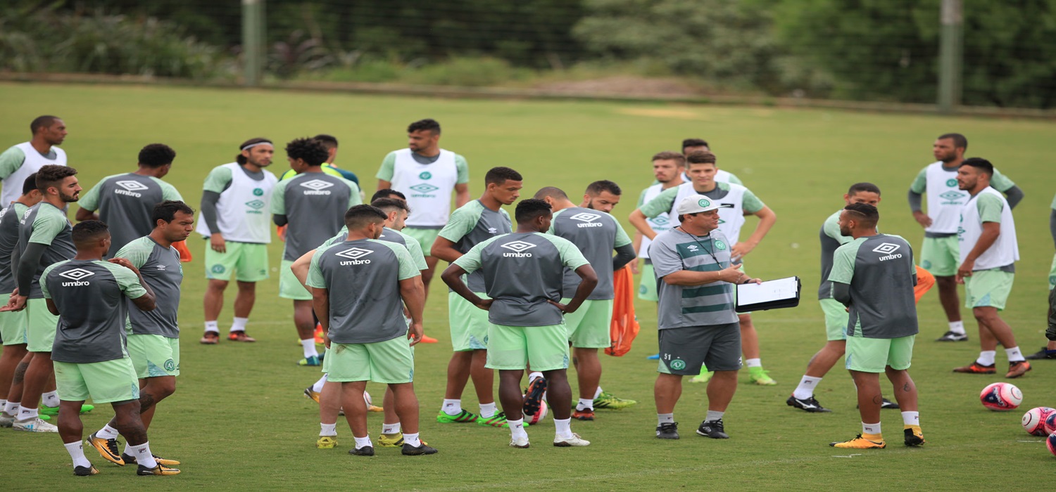 Chape faz treino fechado, e Kleina não revela time para final contra o Figueirense