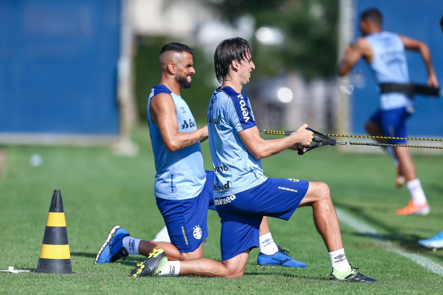 Grêmio x Flamengo: Maicon, Geromel e Cortez treinam em dia sem Renato Gaúcho