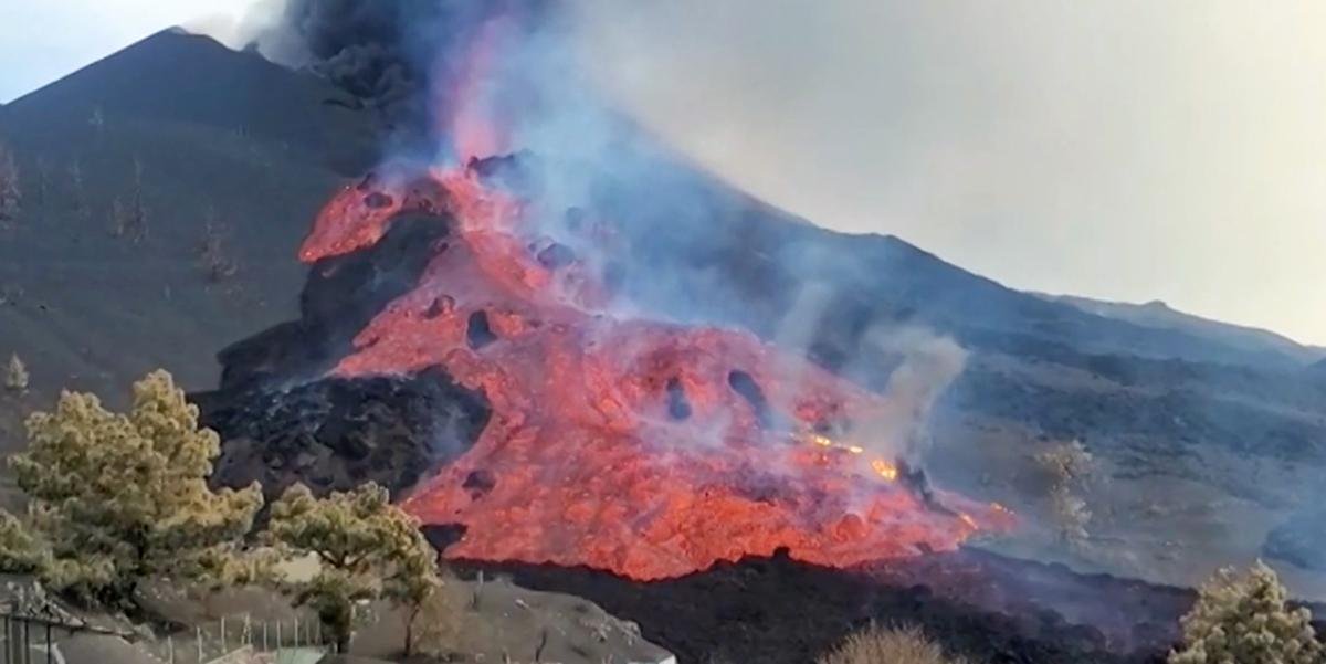 Destruição de fábrica de cimento pela lava obriga milhares de pessoas a se confinarem na ilha de La Palma