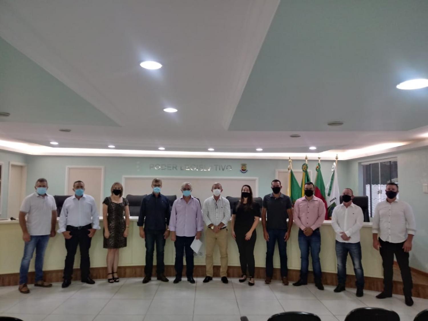 POSSE DE VEREADORES (AS), PREFEITO E VICE-PREFEITO ACONTECEU NO DIA 1° DE JANEIRO.