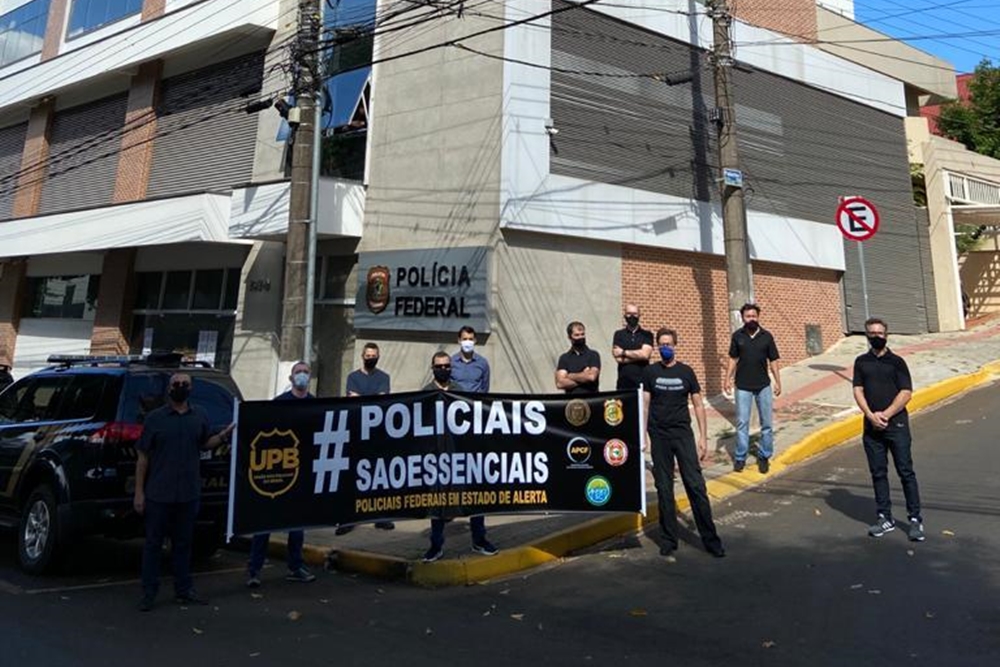 Policiais civis e federais fazem paralisação em Chapecó