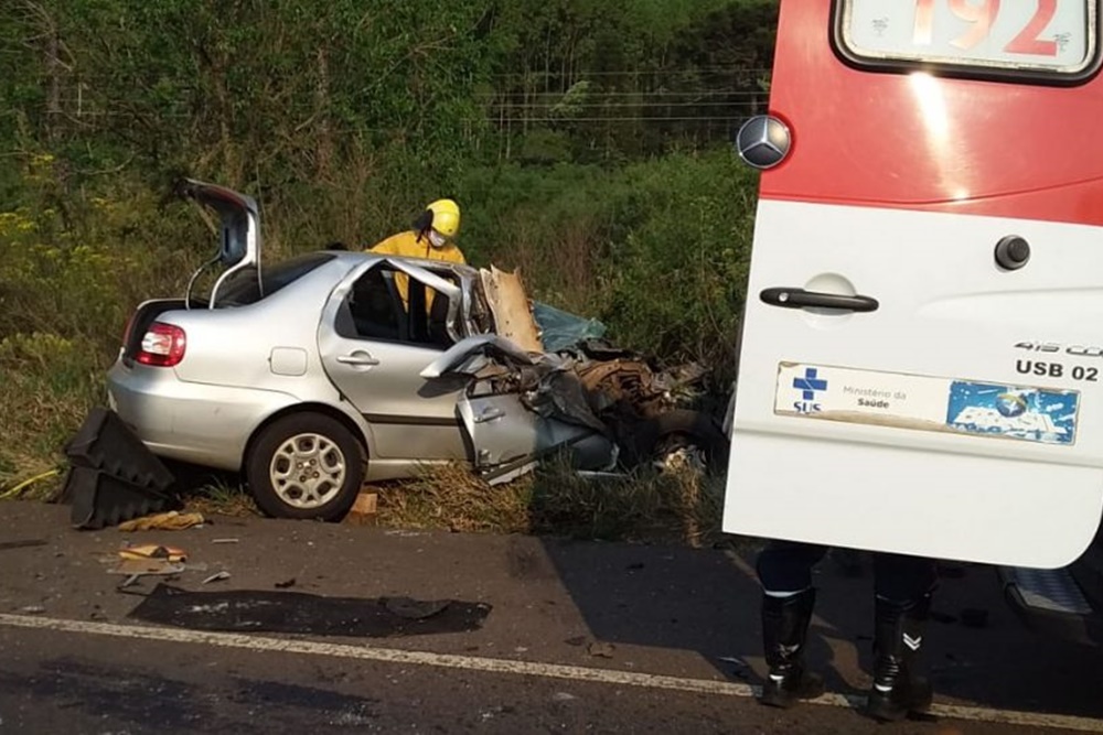 Motorista fica preso às ferragens em grave acidente na SC-480