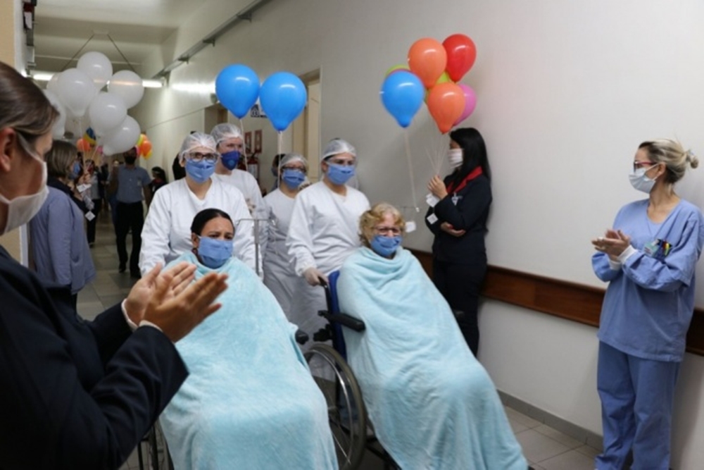 Hospital comemora alta da 100ª paciente recuperada da Covid-19 em Passo Fundo