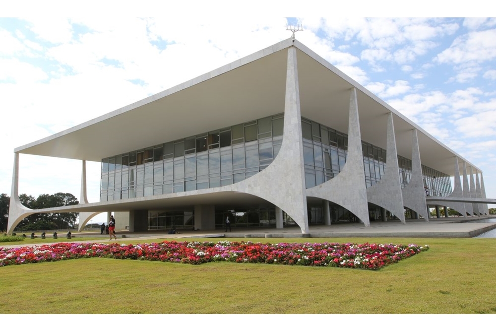 Presidência veta projeto que obriga cobertura de tratamento de câncer