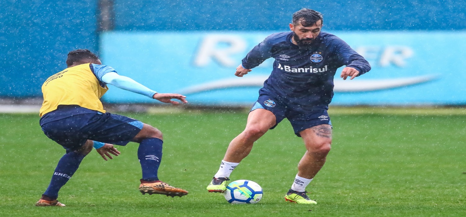 Sob chuva, atletas voltam a treinar no CT Luiz Carvalho