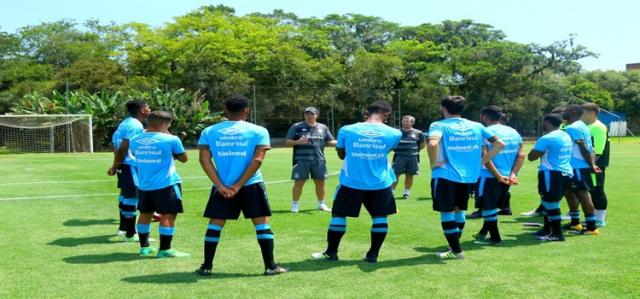 Técnico fecha treino do Grêmio e promove mistério para estréia no Gauchão.