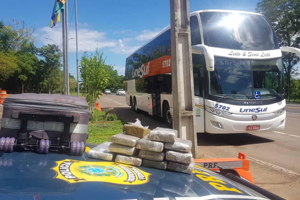 PRF apreende 10kg de maconha com adolescente em ônibus na BR 386