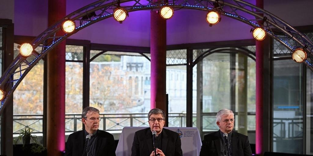 França: Igreja Católica venderá bens para indenizar vítimas de pedofilia