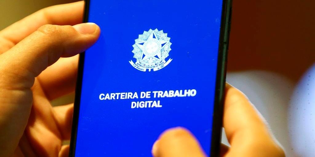 Taxa de desemprego fica em 11,1% no trimestre até dezembro de 2021, afirma IBGE