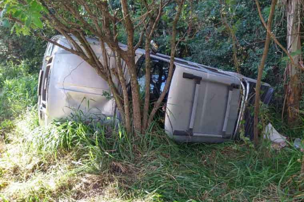 Duas pessoas ficam feridas em acidente na ERS 324