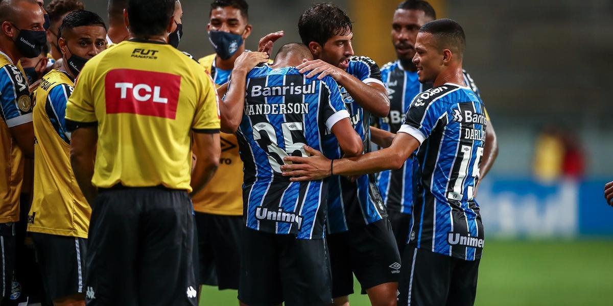 Grêmio bate o Atlético-GO e mantém perseguição ao G4