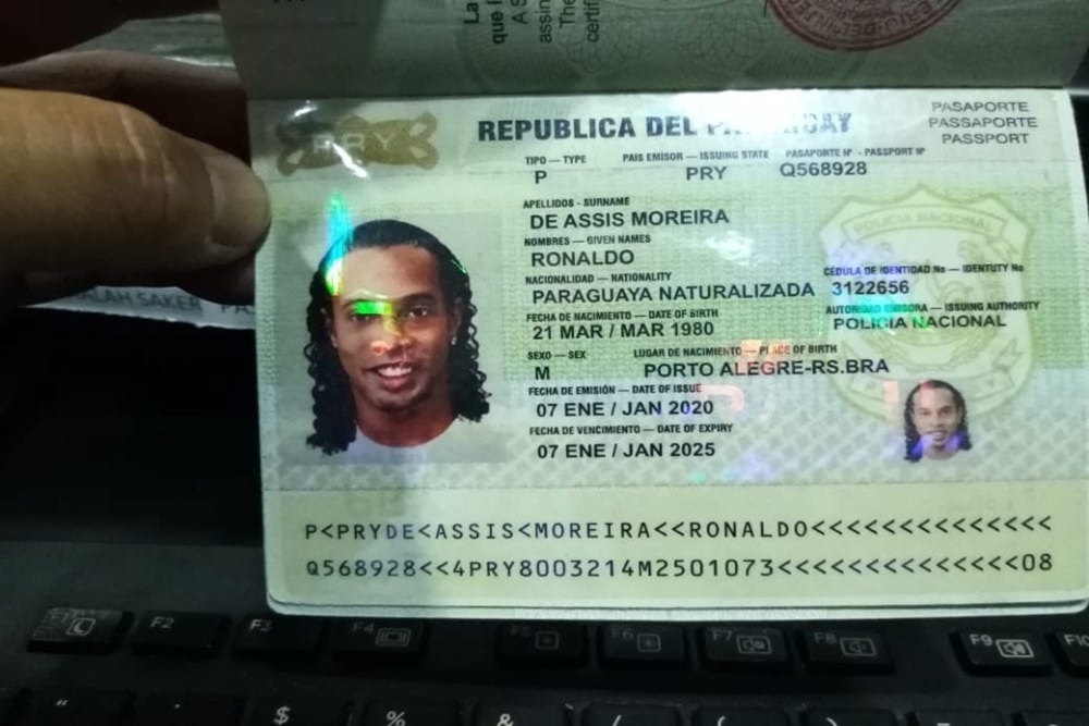 Ronaldinho Gaúcho é detido com passaporte falso no Paraguai