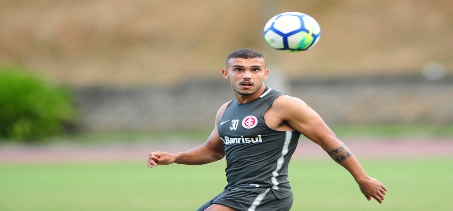 Com dúvida no ataque, Odair comanda treino fechado do Inter na Bahia