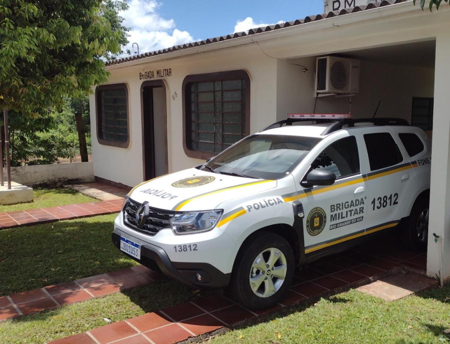 A Brigada Militar de Alpestre e Planalto receberam nesta semana, duas viaturas novas semi blindadas. Trata-se de veículos Renault Duster que já estão a campo para melhorar o trabalho de patrulhamento da PM. A viatura de Alpestre vem através de uma pedido 