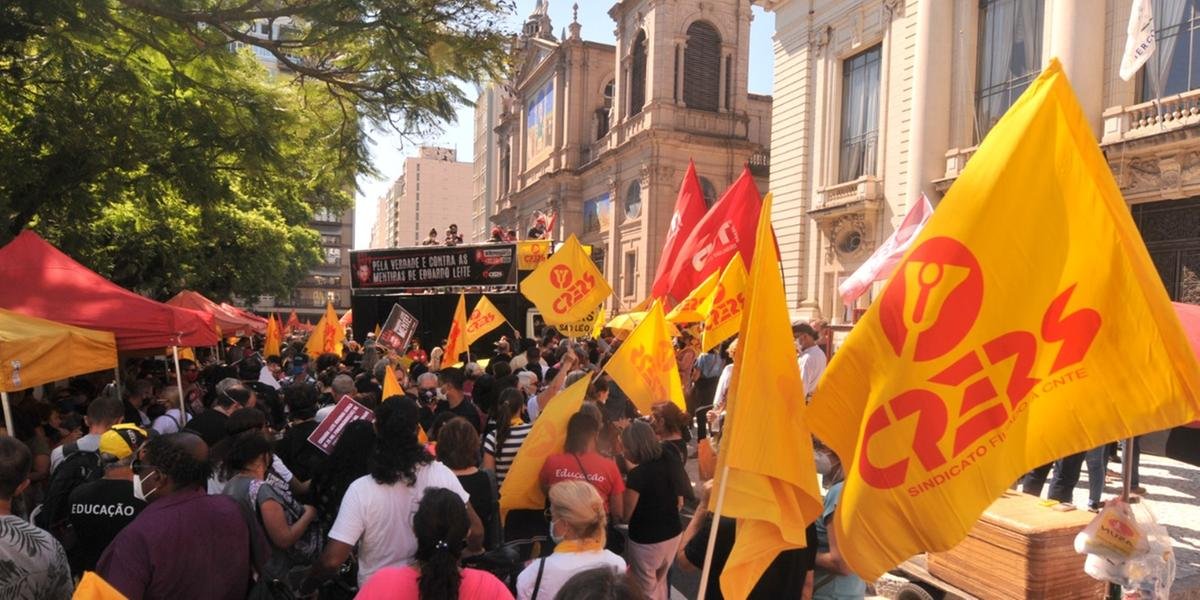 Manifestação do Cpers em Porto Alegre critica reajuste adotado pelo governo do RS