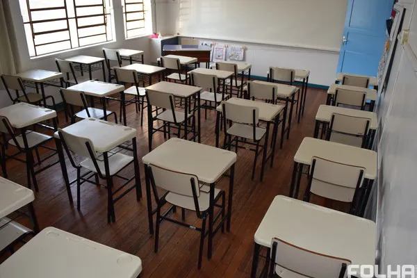 Retorno das escolas estaduais depende do recebimento de EPIS